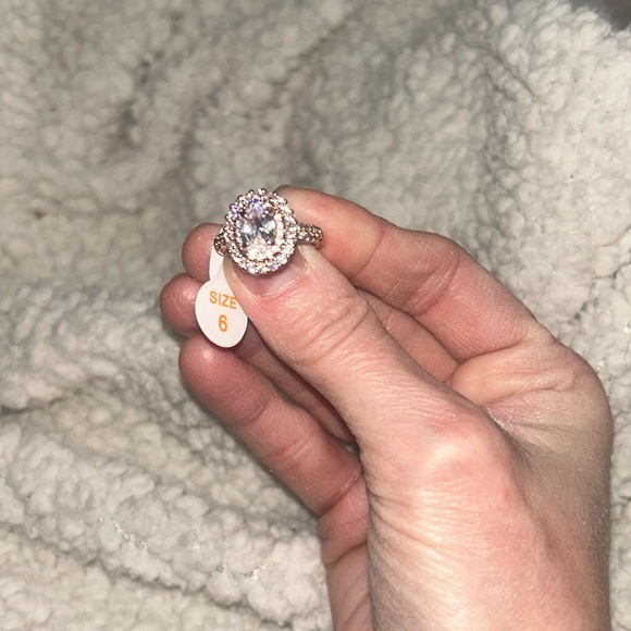 Size 6 Diamond Cubic Zirconia ring. Rose Gold Plating MSRP $144.00 NWT - Picture 1 of 4